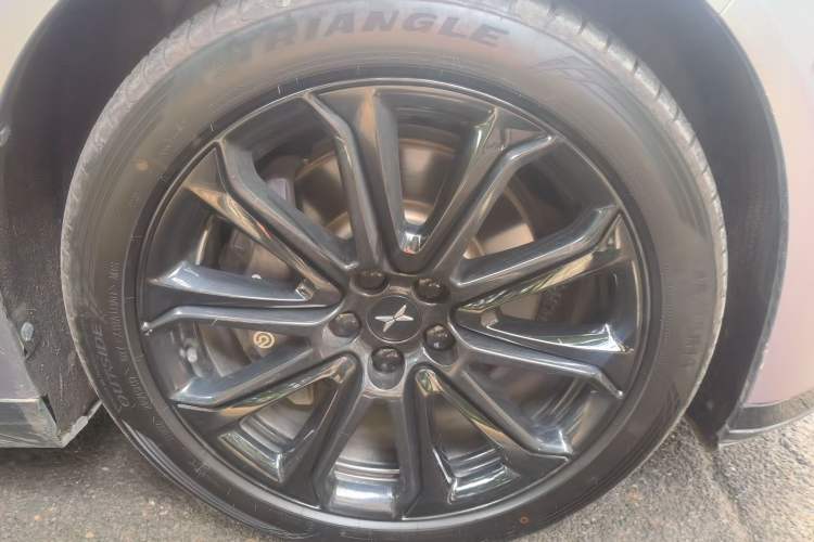 Used XPeng P7 2021 670E Pengyi Edition Right Front Wheel Hub