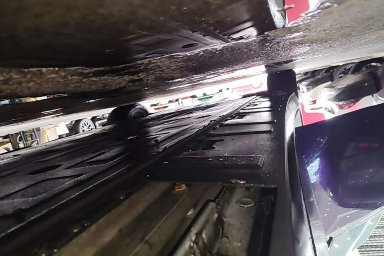 Used XPeng P7 2021 480E Right Side Sill