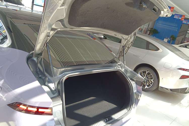 Used XPeng P7 2021 480N Trunk
