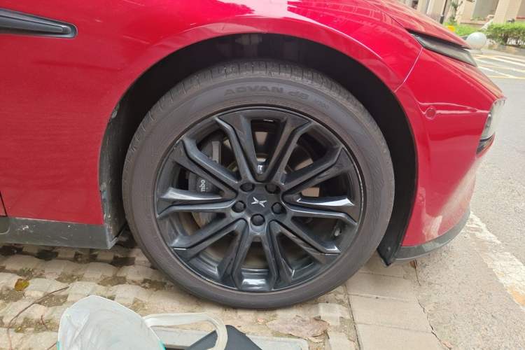 Used XPeng P7 2021 670E Pengyi Edition Right Front Wheel Hub