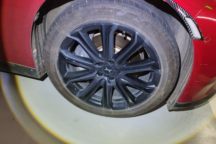 Used XPeng P7 2021 670E Pengyi Edition Right Front Wheel Hub
