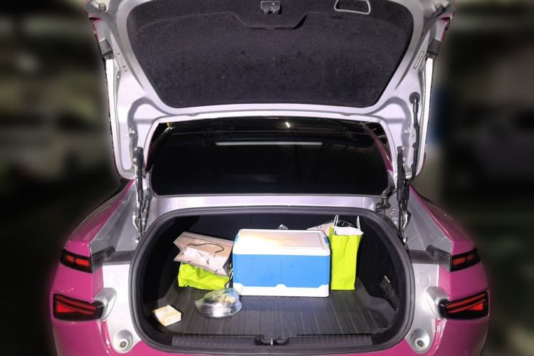 Used XPeng P7 2021 670G Trunk