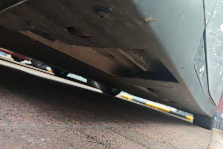 Used XPeng P7 2021 670G Chassis Front Left