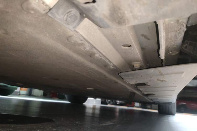 Used XPeng P7 2021 480N Chassis Front Left