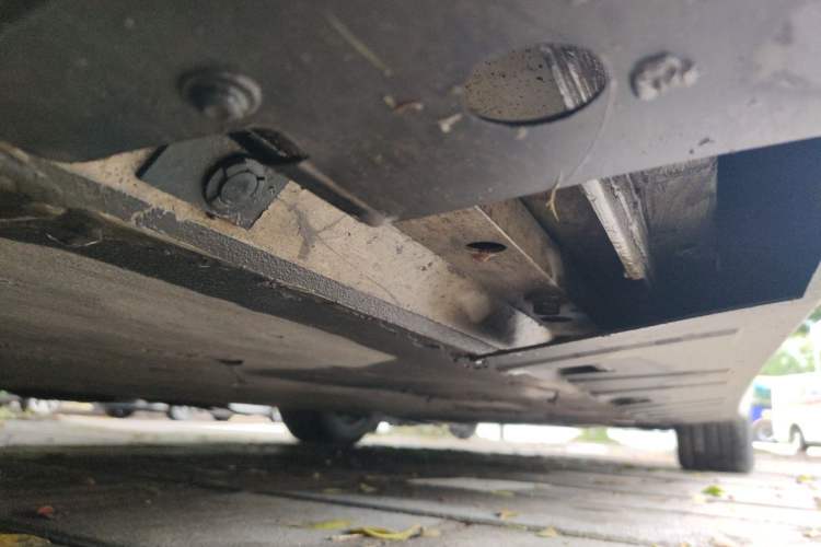 Used XPeng P7 2021 670G Chassis Front Left