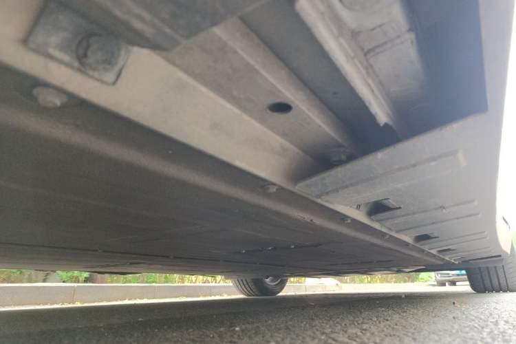 Used XPeng P7 2021 670G Chassis Front Left