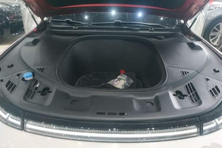 Used XPeng P7 2021 562E Pengyi Performance Edition Engine Bay