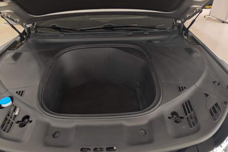 Used XPeng P7 2021 670G Engine Bay
