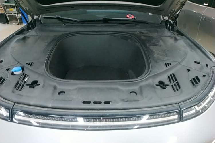 Used XPeng P7 2021 480N Engine Bay