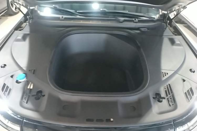 Used XPeng P7 2021 670G Engine Bay