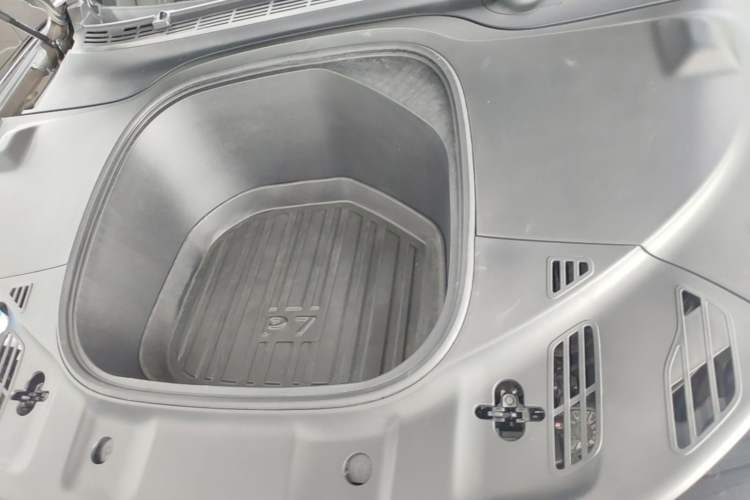 Used XPeng P7 2021 480E Engine Bay