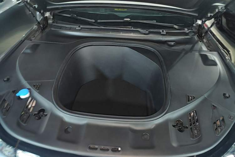 Used XPeng P7 2021 562E Pengyi Performance Edition Engine Bay