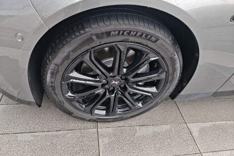 Used XPeng P7 2021 562E Pengyi Performance Edition Left Front Wheel Hub