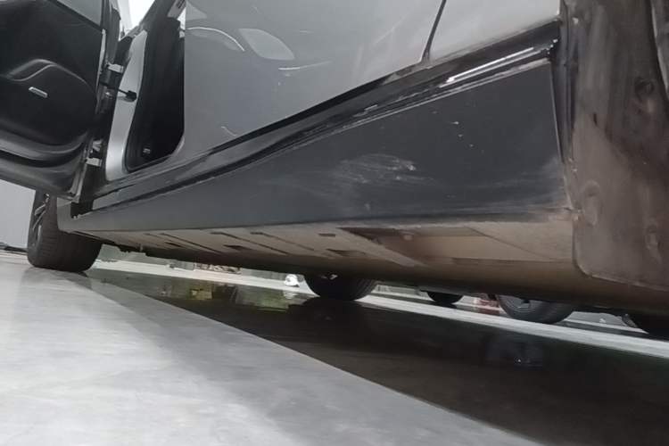 Used XPeng P7 2021 670G Left Side Sill