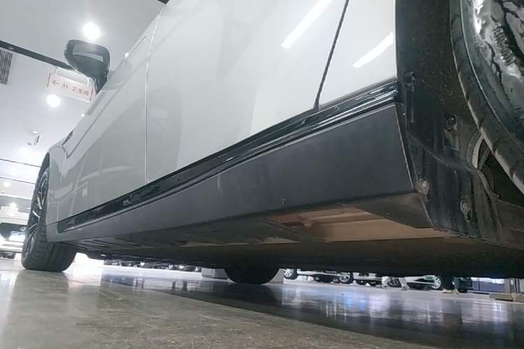Used XPeng P7 2021 670G Left Side Sill