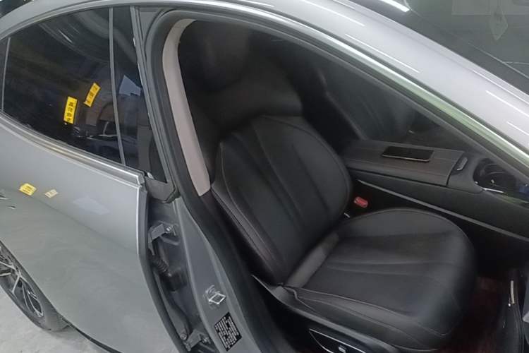 Used XPeng P7 2021 670G Right Front Seat