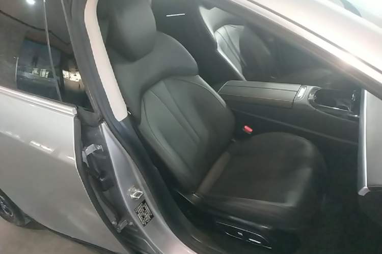 Used XPeng P7 2021 670G Right Front Seat