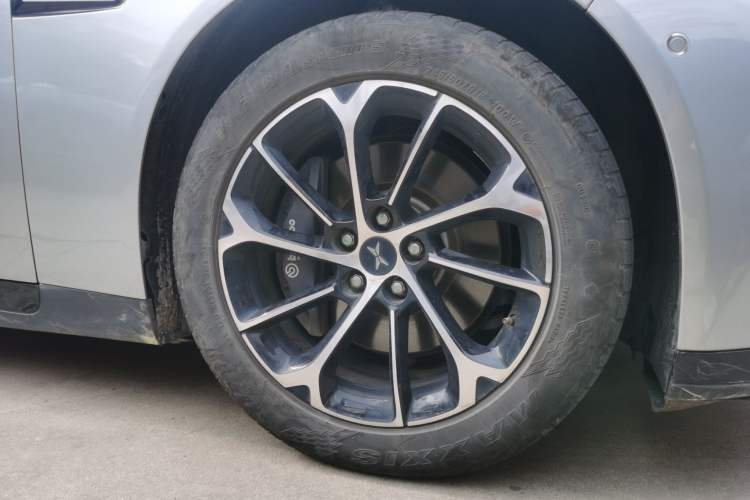 Used XPeng P7 2021 480N Right Front Wheel Hub