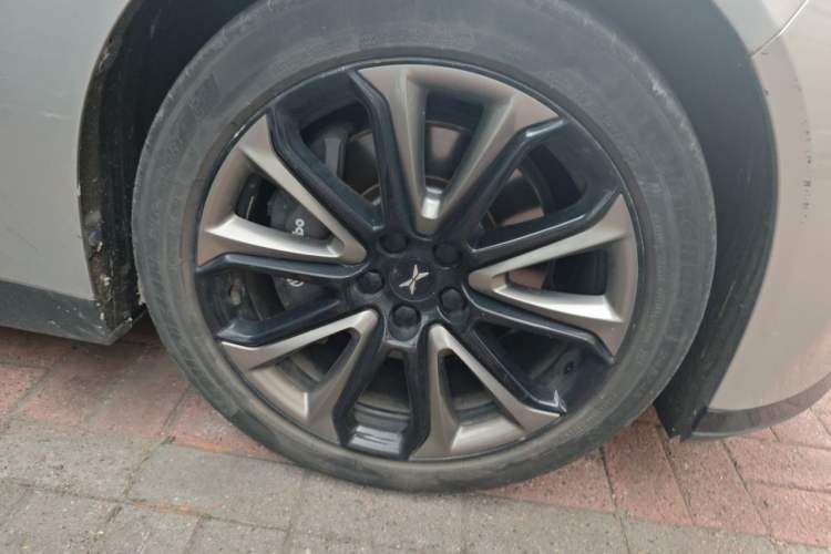 Used XPeng P7 2021 670G Right Front Wheel Hub