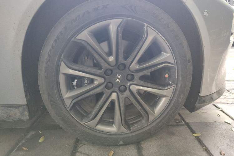 Used XPeng P7 2021 670G Right Front Wheel Hub