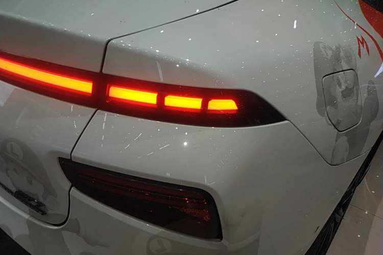 Used XPeng P7 2021 562E Pengyi Performance Edition Right Rear Taillight