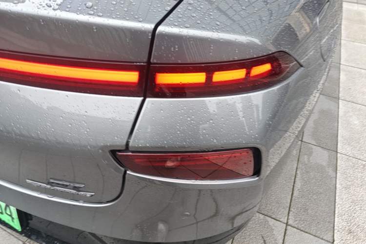 Used XPeng P7 2021 562E Pengyi Performance Edition Right Rear Taillight