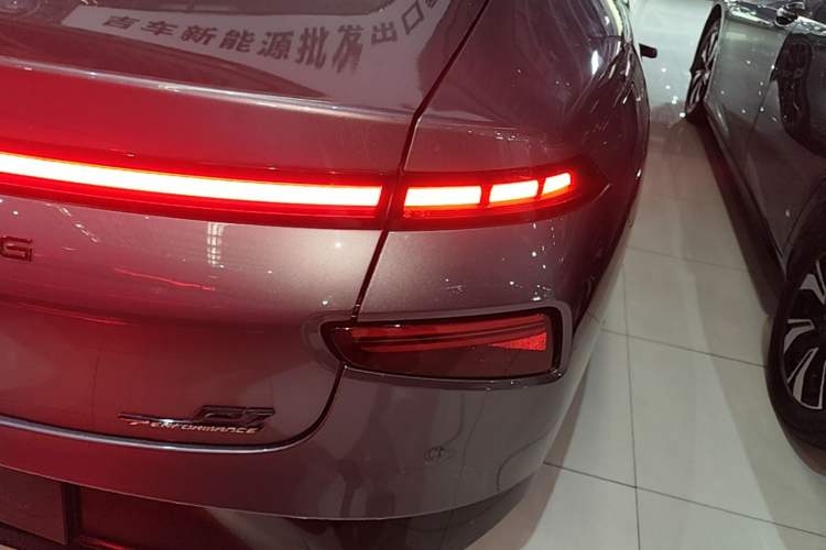Used XPeng P7 2021 562E Pengyi Performance Edition Right Rear Taillight