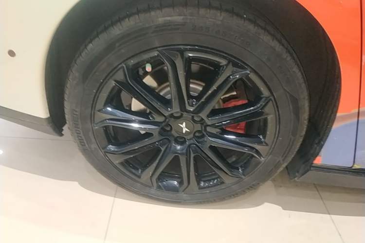 Used XPeng P7 2021 562E Pengyi Performance Edition Right Rear Wheel Hub
