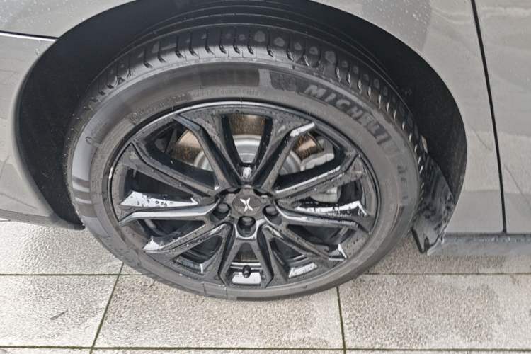 Used XPeng P7 2021 562E Pengyi Performance Edition Right Rear Wheel Hub