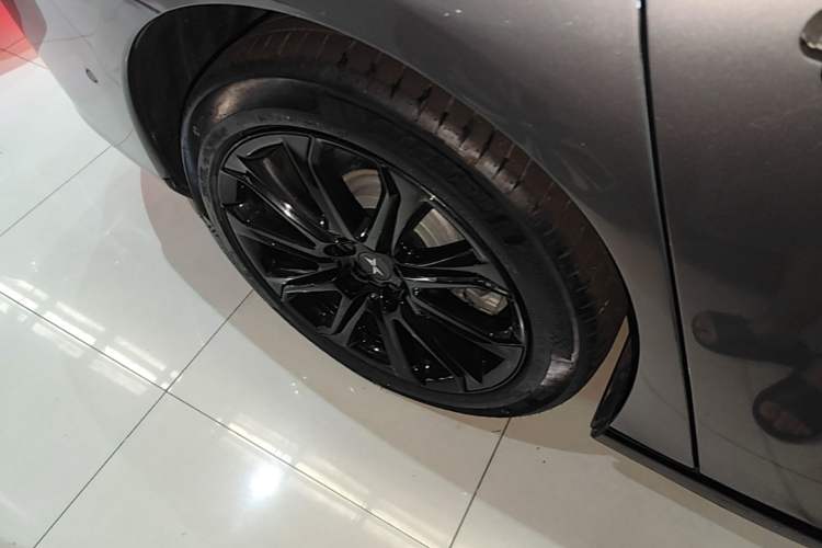Used XPeng P7 2021 562E Pengyi Performance Edition Right Rear Wheel Hub