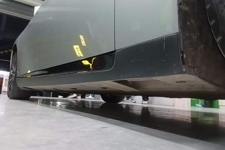 Used XPeng P7 2021 670G Right Side Sill