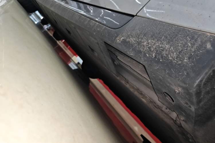 Used XPeng P7 2021 480E Right Side Sill