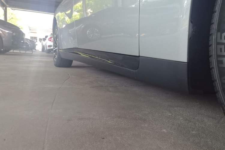 Used XPeng P7 2021 670G Right Side Sill