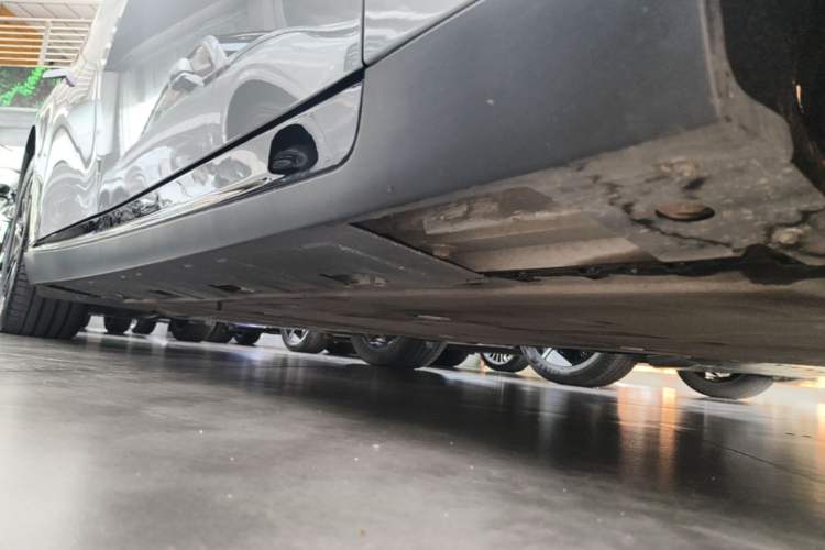 Used XPeng P7 2021 480E Right Side Sill