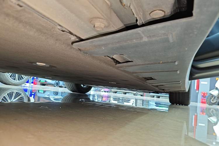 Used XPeng P7 2021 480N Right Side Sill
