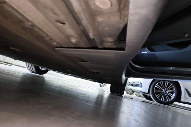 Used XPeng P7 2021 480N Right Side Sill