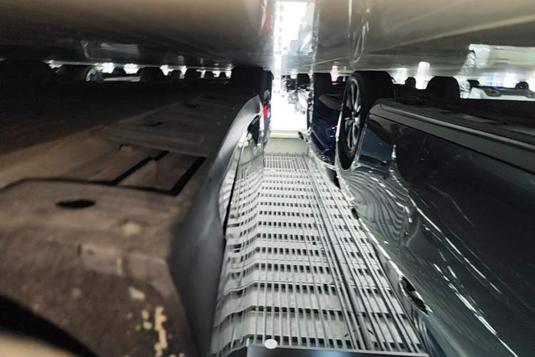 Used XPeng P7 2021 562E Pengyi Performance Edition Right Side Sill