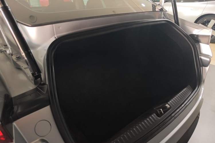 Used XPeng P7 2021 670G Trunk