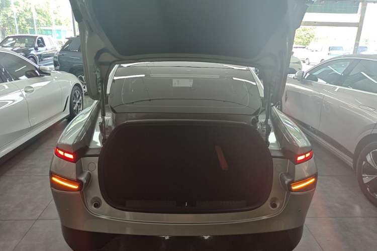 Used XPeng P7 2021 670G Trunk