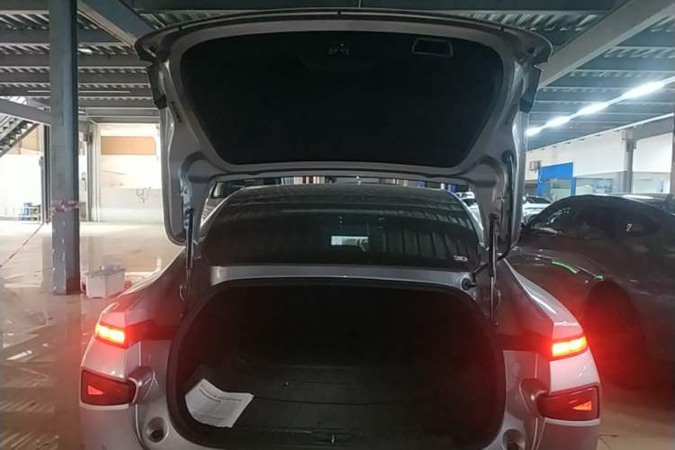 Used XPeng P7 2021 480N Trunk