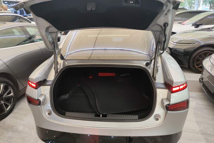 Used XPeng P7 2021 480N Trunk