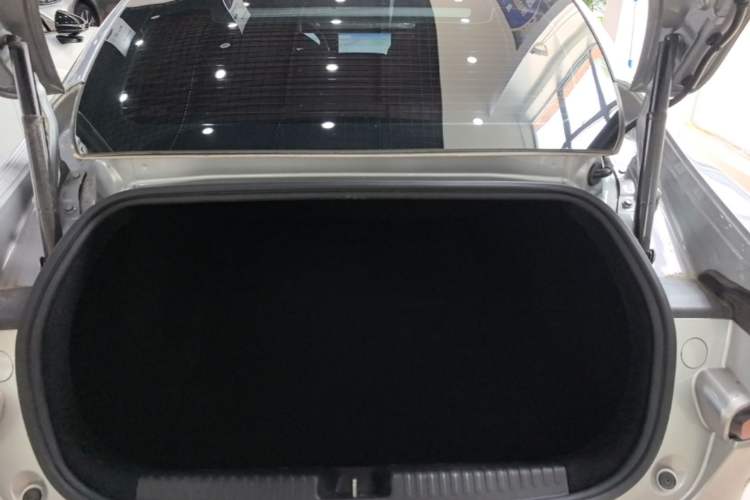 Used XPeng P7 2021 480N Trunk