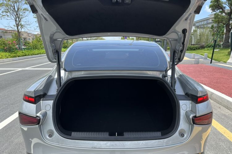 Used XPeng P7 2021 480N Trunk
