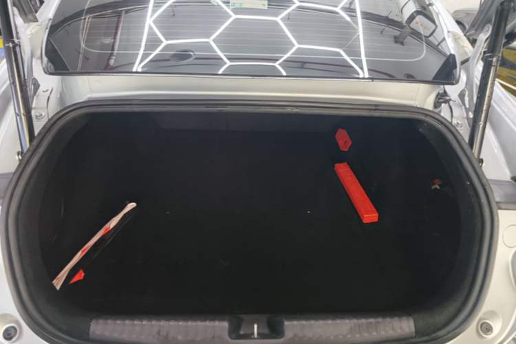 Used XPeng P7 2021 480N Trunk