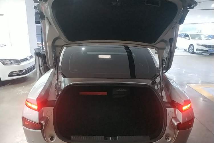 Used XPeng P7 2021 670G Trunk