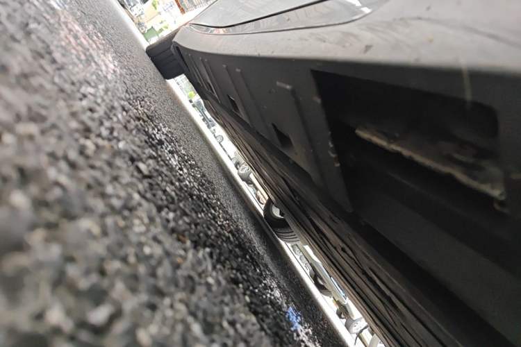 Used XPeng P7 2021 670G Chassis Front Right