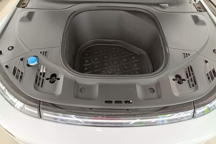 Used XPeng P7 2021 480N Engine Bay