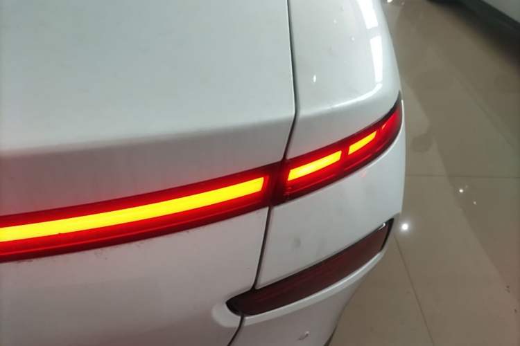 Used XPeng P7 2021 480E Exterior 3