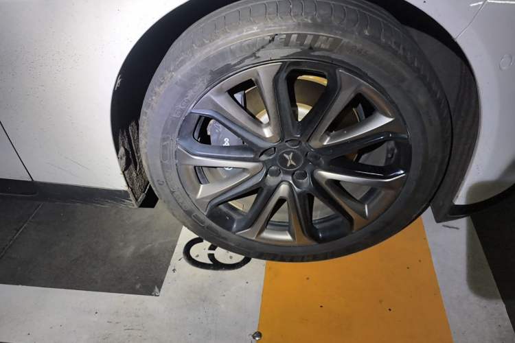 Used XPeng P7 2021 480E Right Front Wheel Hub
