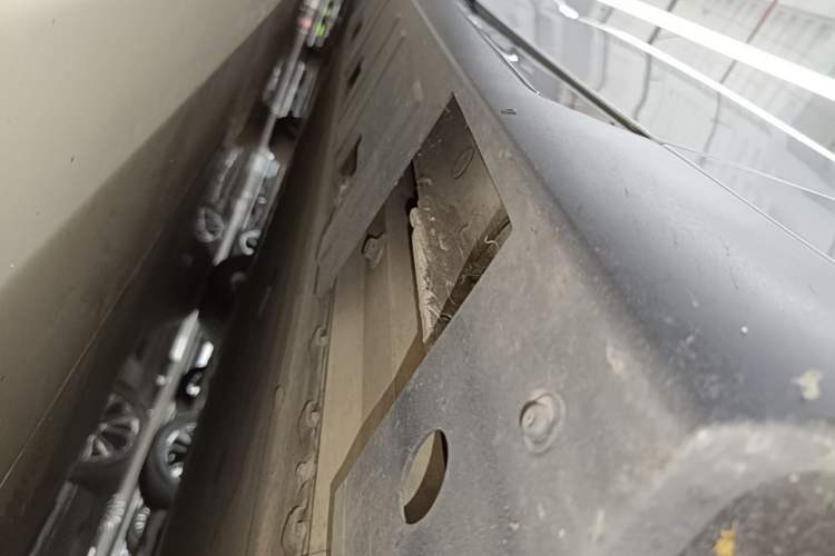 Used XPeng P7 2021 480N Right Side Sill